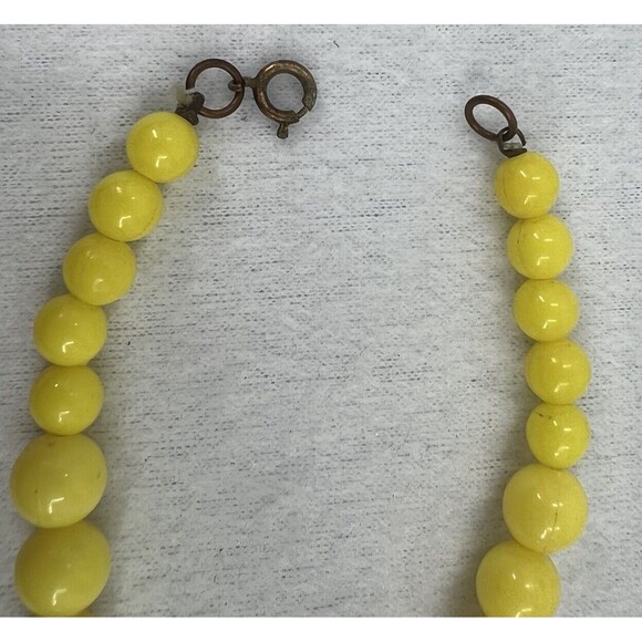 Vintage Knotted Beaded Necklace Large Chunky Yellow Choker Necklace 11.5” Retro - Picture 6 of 7